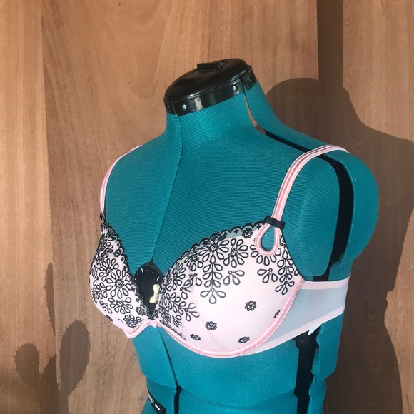 Victoria’s Secret pink and black lace push up bra - Picture 3 of 10